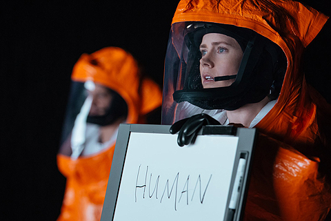 Linguistics professor Louise Banks is tasked with interpreting the language of the apparent alien visitors