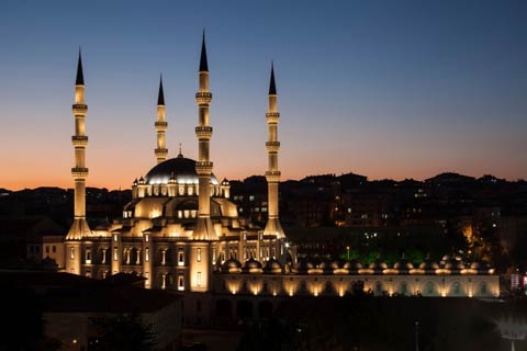 The design approach was to emphasize the spiritual identity of the mosque and to create an icon for the city of Kirikkale