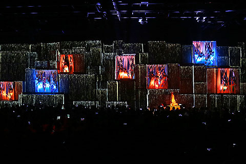 For lighting control LD Wang Yugang used four grandMA2 light consoles