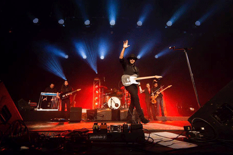 The show was recorded and featured guest performances by fiddler Brian Arrowood