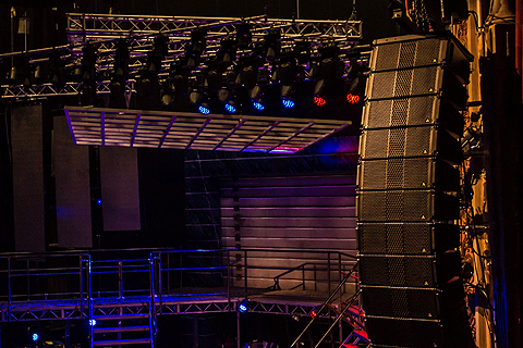 In order to ensure even coverage for every seat in the house, 24 Adamson S10 line array sound speakers where flown left and right of the stage