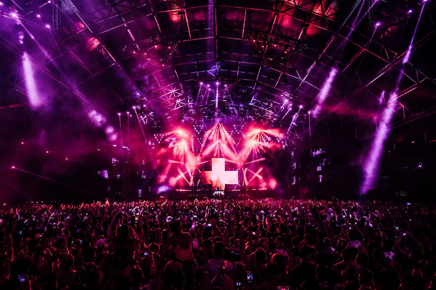 Martin Garrix played the Sahara Tent (photo: Louis van Baar)