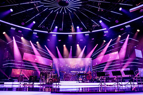 The X4 atoms were used in different arrangements for this emotion-laden Saturday night TV show