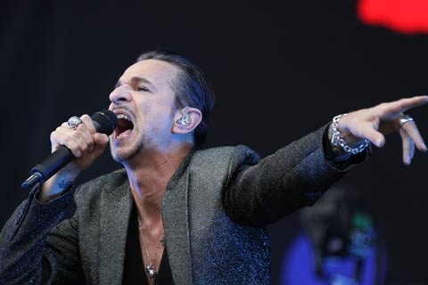 Frontman Dave Gahan uses a TG 1000 handheld transmitter with hypercardioid TG V70w interchangeable capsule