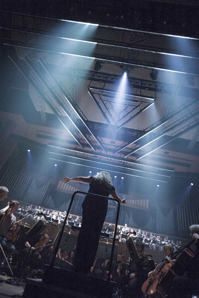 Lucy Carter opted for simple staging with abstract lighting energies  (photo:  Richard Davies)