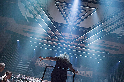 Lucy Carter opted for simple staging with abstract lighting energies  (photo:  Richard Davies)