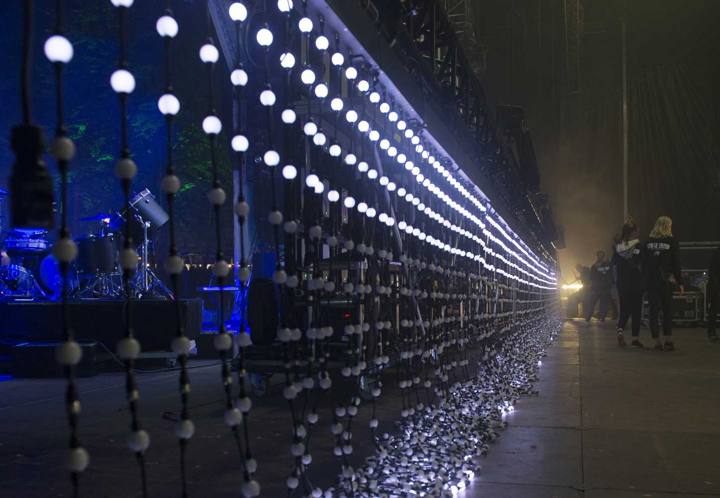 The flexible stage screen utillised LB-100 LED balls