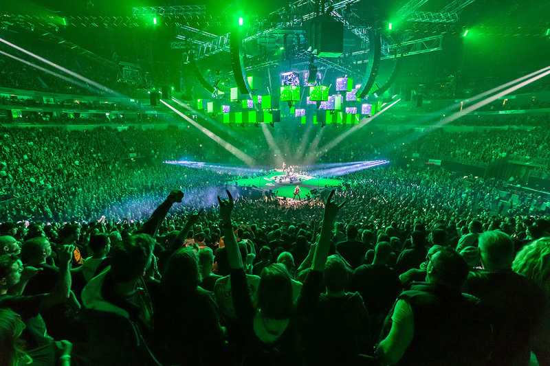 Lighting technology and control has come a long way since Metallica’s first gigs (Photo: Jeff Yeager / Brett Murray)