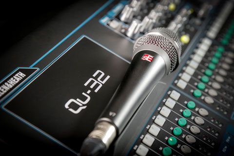 On-board effects and snapshots are “mandatory characteristics” of today’s digital consoles