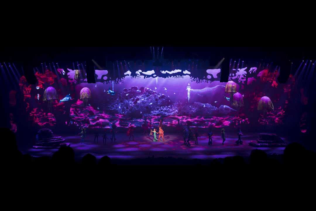 This eye-catching original production featured a set design by Stefan Haudenhuyse (photo: Frank Lambrechts, Picturesk)