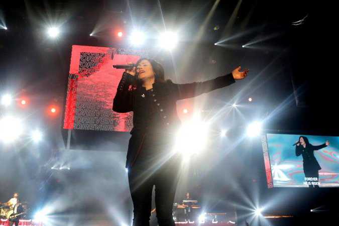 Featured performers included Kari Jobe