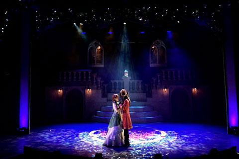 The Mavericks provided the subtle ‘theatrical’ element to the lighting