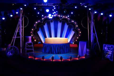 LD Sherry Coenen incorporated the Festoon fixture into her lighting concept to provide dynamic looks