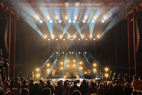 The band doesn’t like a lot of colour in their show