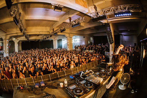 The Peiraios 260 complex has the potential of hosting up to eight indoor and two outdoor stages