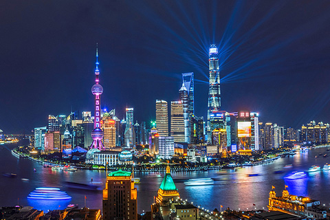 Shanghai Tower has been brought to life by powerful beams from PR Lighting