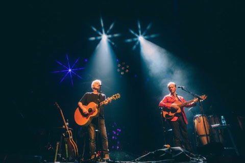 Shalom Hanoch and Matti Caspi took he Main Thing is The Songs show on a tour of the country