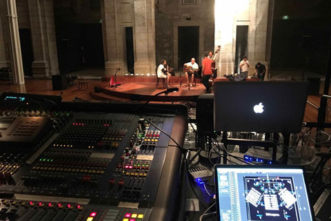 The tradition of Fado is that the musicians change positions during songs (© Susana Neves)