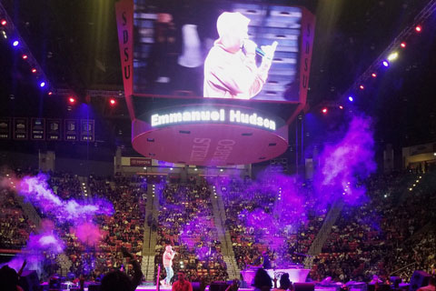 Nick Cannon in the round in San Diego