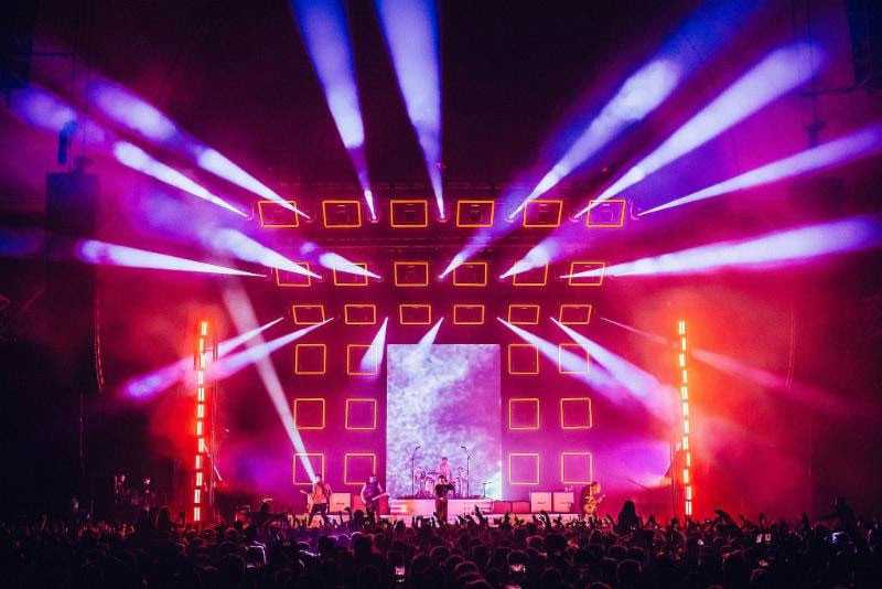 The Mythos 2 fixtures were rigged on both flown and floor trusses across the width of the stage