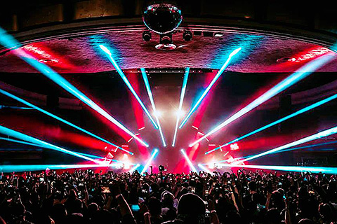 Shooting crossing beams of light in multiple directions… (HDAGY Photos)