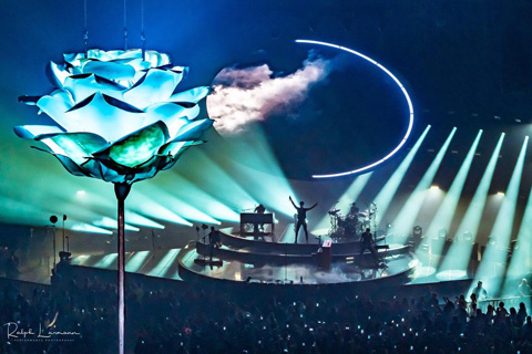 © Ralph Larmann The rose is the icon of the tour