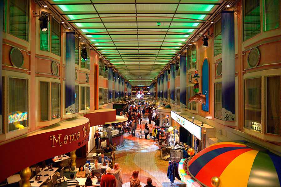 The ship boasts a fully-equipped theatre, shopping mall and nightclub (photo: Kwie)