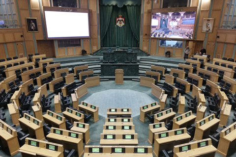 The main challenge for the engineers of Girhoma was the amphitheatre lay out of the building