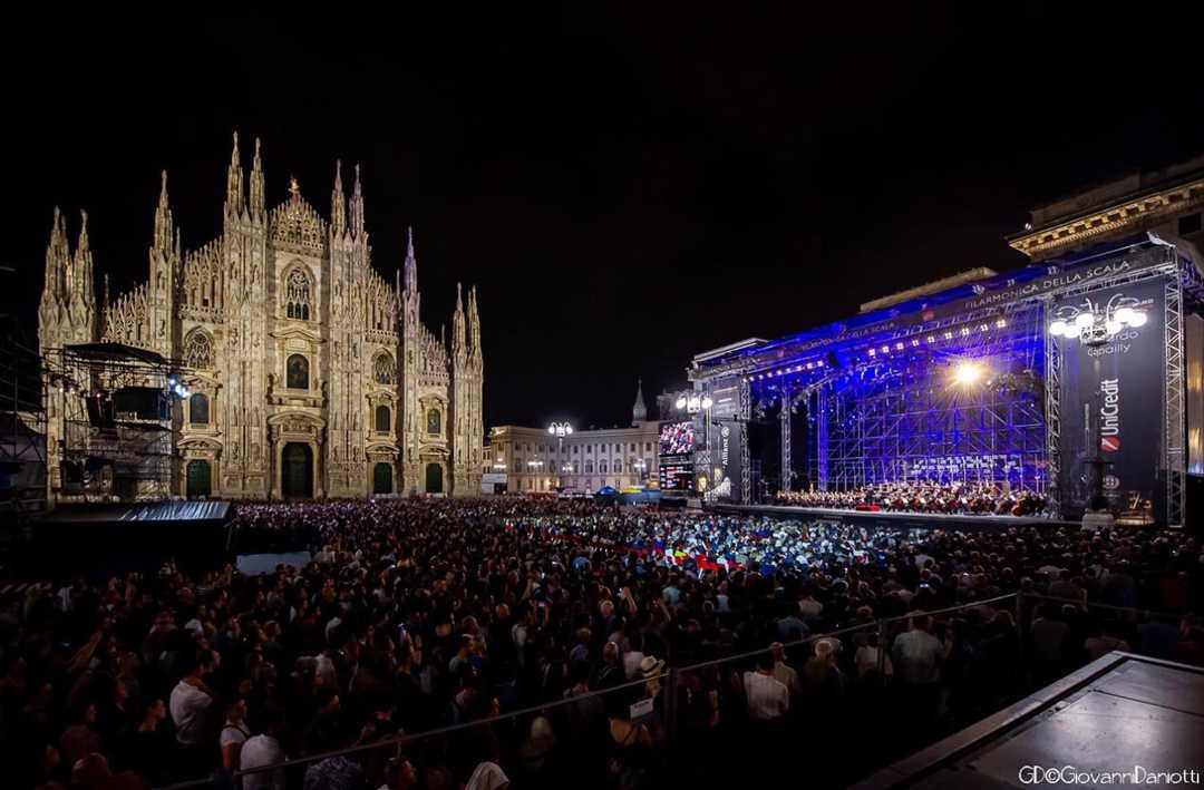Thousands flock to Milan’s Teatro alla Scala for the Orchestra Filarmonica della Scala free open air concert (photo: G. Hanninen)