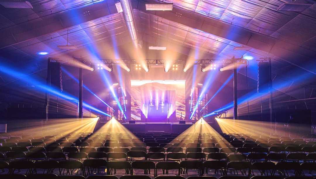 Anchoring the lighting rig were eight Maverick MK2 Wash fixtures