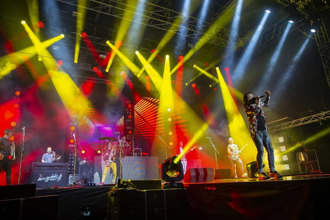 The main stage of the 2019 Ceske Hrady Festival tour (photo: Louise Stickland)