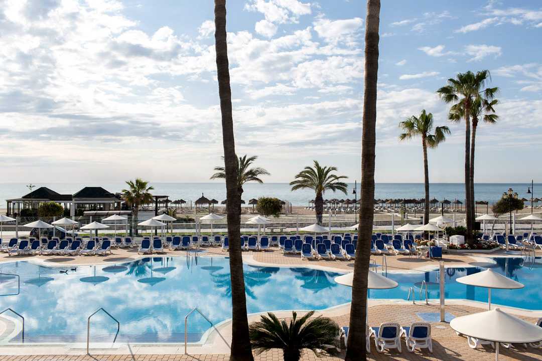 SMY Costa del Sol is located opposite Los Alamos beach in Torremolinos