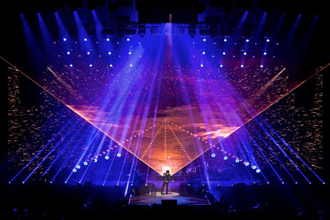 Lighting designer Günter Jäckle has included 22 VL6000 Beams from Vari-Lite in his touring rig