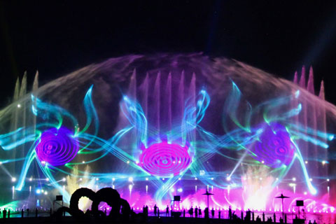 Twice nightly, a lake in the park in Liaocheng comes alive