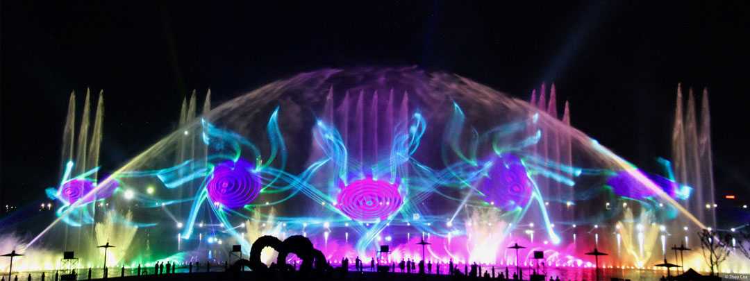 Twice nightly, a lake in the park in Liaocheng comes alive