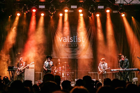 Chauvet's Rogue R2 Wash and Strike 4 fixtures featured in the festival rig I Photo via Chauvet Professional