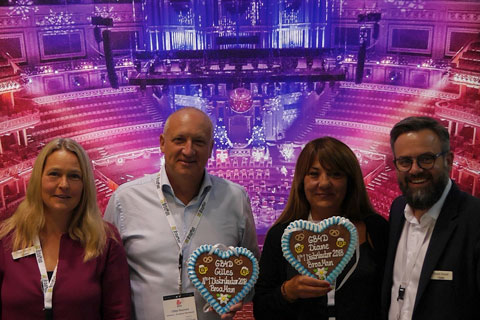 Tine Helmle (BroaMan), Gilles Bouvard (GB4D), Diane Hivert (GB4D) and Dawid Somló (BroaMan) with the BroaMan distributor award