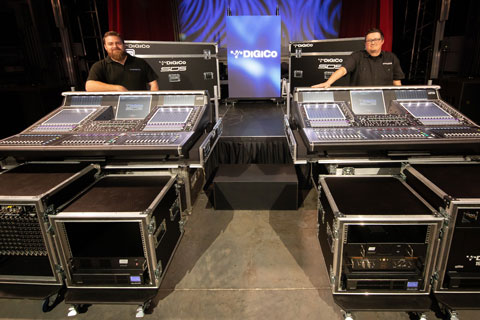 Kyle Robson (DWR) with Mosaïek Teatro’s Estian Els and the SD5s