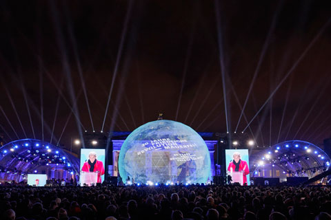 Celebrating the 30th anniversary of the fall of the Berlin Wall (photo: Manfred Vogel)