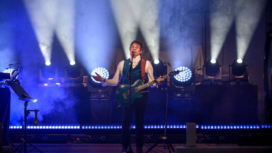 Laurent Voulzy entertains on Mont Saint-Michel