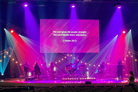 Willow Crystal Lake staged its first all-acoustic service