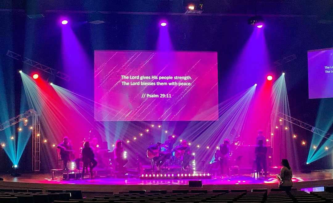 Willow Crystal Lake staged its first all-acoustic service