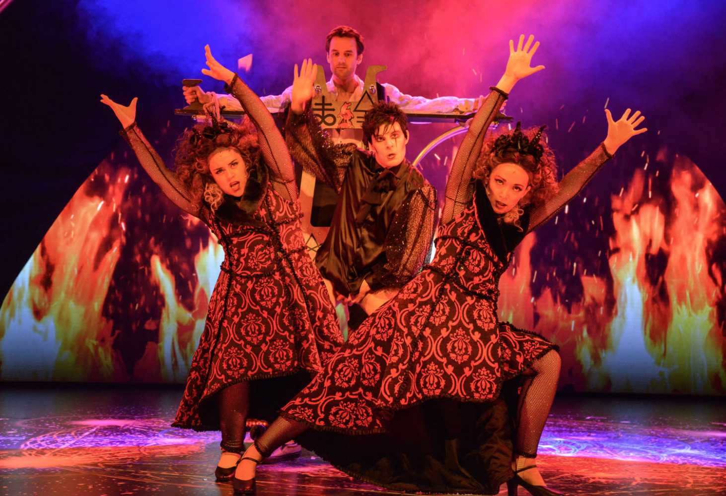 Magic Goes Wrong at the Vaudeville Theatre (photo: Robert Day)