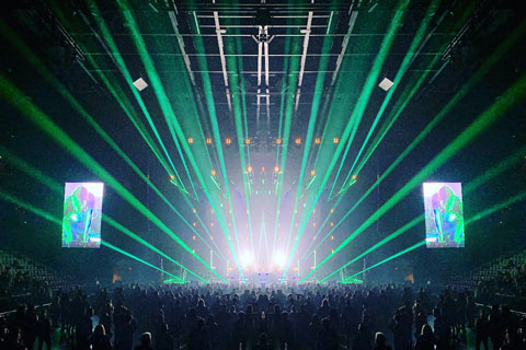 Jon Eddy designed the shows with ‘a huge fanned out finger rig’