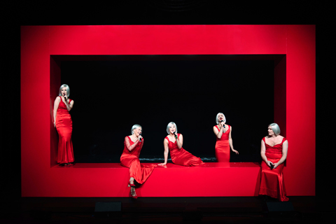 Love Songs is described as a ‘sentimental love bomb’, a musical evening depicting love in all its forms