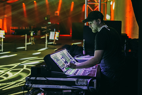 Monitor engineer Felix Zwerger with the dLive C3500  (photo: Raphael Moser / Optical Engineers)