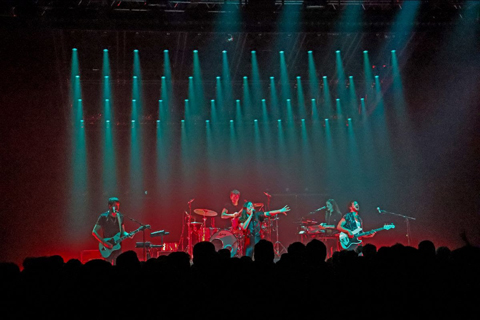 Izïa played back-to-back concerts on the same evening at La Vapeur in Dijon