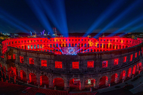 The lighting scheme was designed by Emil Koller, Dalibor Vidaček and Igor Svećarovski (photo: Loris Zupanc)