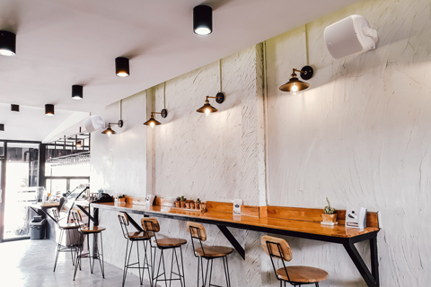 The BSP1000 and BSP500 speakers are offered in choice of white or black matte finish