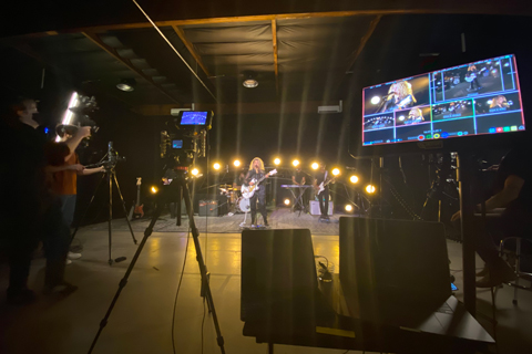 Tori Kelly on the Late Show